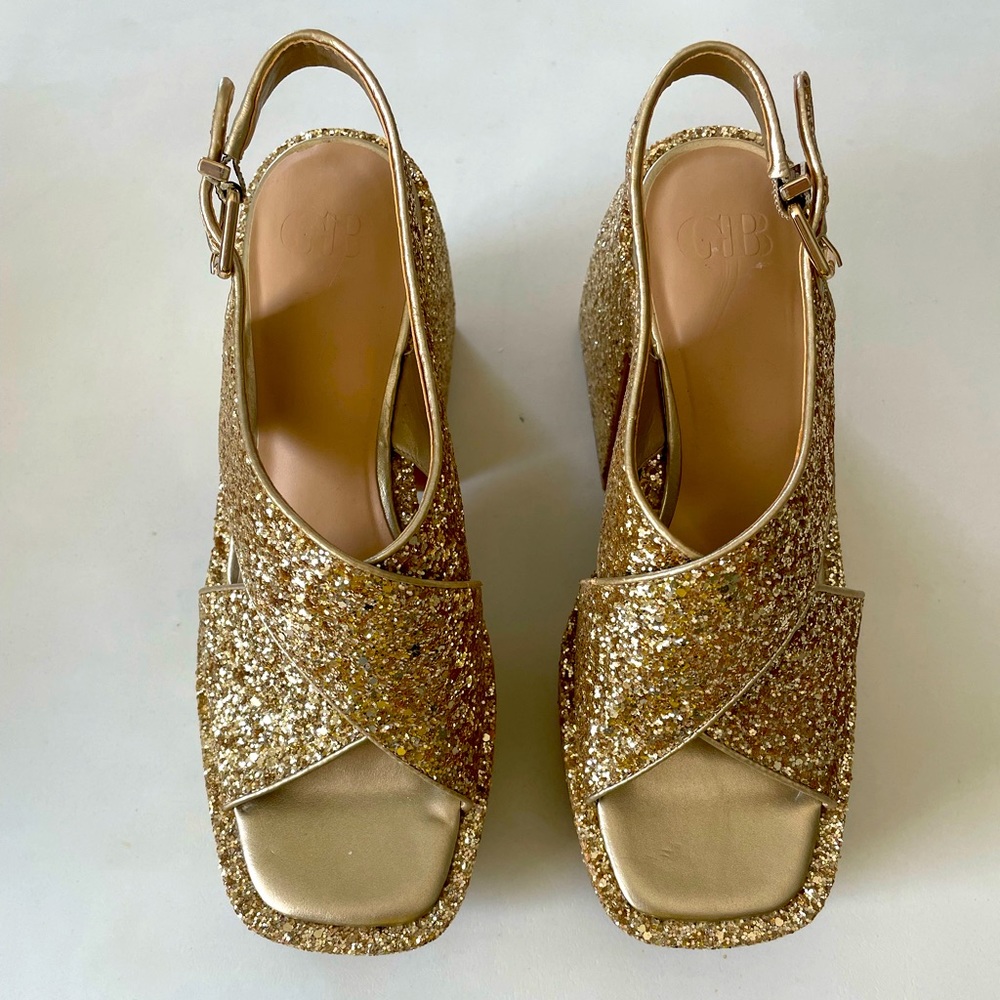 Gianni Bini Gold Glitter Heels size 9 chunky heel all the way around BEAUTIFUL
